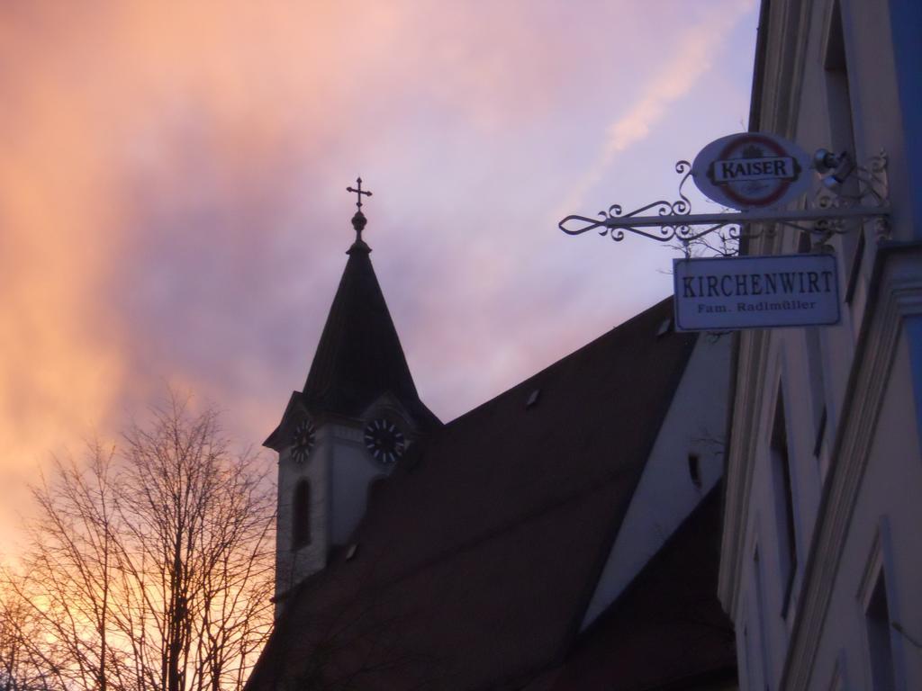 Kirchenwirt Inn Kreuzen  Exterior photo